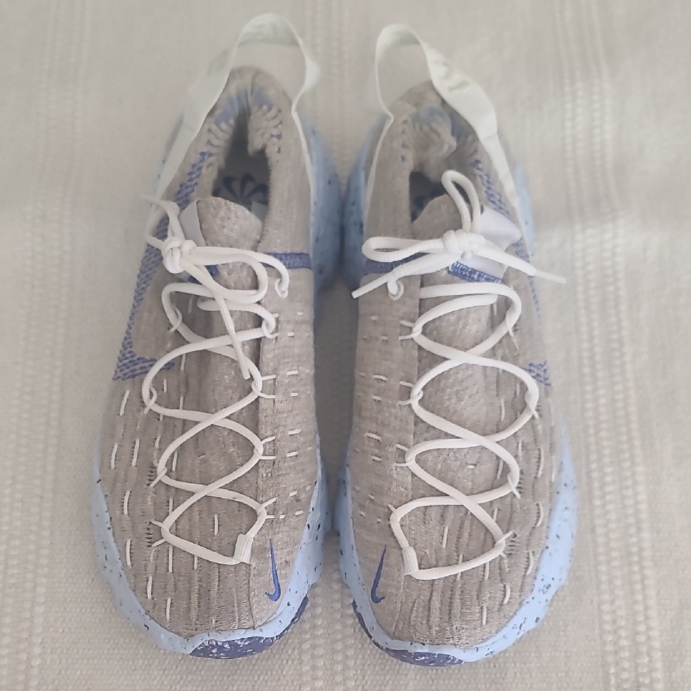 Nike Women's Space Hippie 04